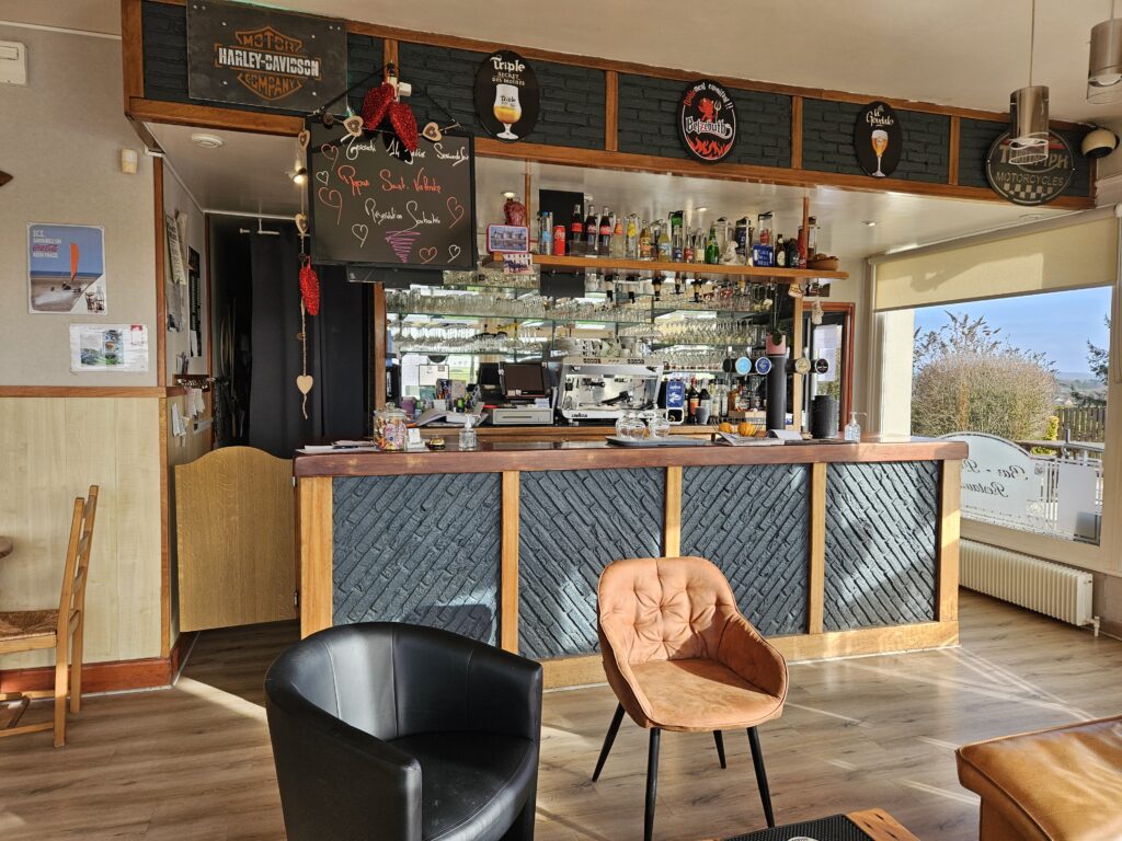 Bar et espace apéritif du restaurant Le Chambord à Savy Berlette